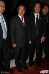 组图：钟景辉热爱演艺不退休 古明华获万元金牌