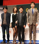 组图：电影《医生》见面会金昌完裴素恩亮相