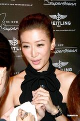 组图：谢婷婷露肩短裙显高贵 将拍首部电影作品