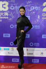 组图：众星冬夜闪耀时尚大典 倪妮甜美梁静霸气