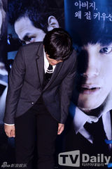 组图：吕珍九金允锡宣传《华颐》互动欢乐