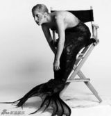 组图：Gaga新MV再出怪造型 穿鱼鳞抹胸变美人鱼