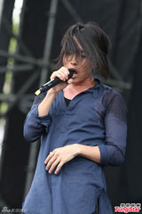 组图：林宥嘉中性长发媚态开唱 自称是姐姐