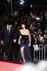 高清组图：元斌等闪耀大钟奖红毯 金慧秀等爆乳抢镜