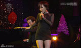 组图：BrownEyedGirls佳仁跳钢管舞 令主持人流鼻血