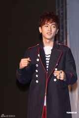 组图：张佑赫台北亲民秀舞蹈 想找90后嫩女友