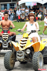 组图：邓福如否认新歌抄袭 自曝不爱肌肉男