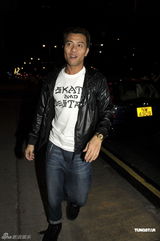 组图：曾志伟生日会指定穿校服 成龙刘嘉玲祝贺