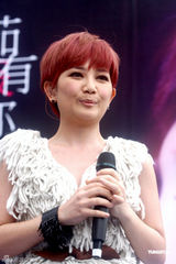 组图：梁静茹叹制作人不好当 新专辑首刷封面现瑕疵