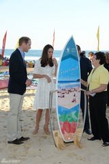 组图：凯特王妃白裙造访悉尼 摇曳生姿笑容灿烂