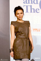 组图：蔡健雅三月开唱那英站台 两人台上跳舞