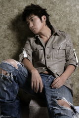 高清：李炳辰优质偶像俊美写真 时尚个性显忧郁