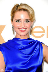 组图：艾美奖红毯 戴安娜-艾格伦复古造型优雅