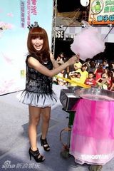 组图：瑶瑶办签唱会 与“甜心战队”共舞《Honey》