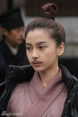 幻灯图集：Angelababy变胡须猛男 搞怪玩自拍