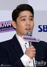 组图：SJ3D新片首映式 众成员正装出席宣传