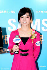 组图：邓紫棋出席开幕礼 将推新碟心情紧张