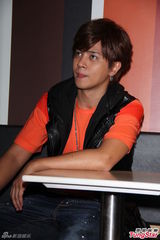 组图：罗志祥戴假发上阵 自豪反串扮相漂亮