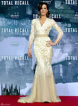 组图：《全面回忆》柏林首映 凯特印花长裙夺目