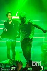 组图：SHINee与EXO-K等K-POP演唱会秀炫舞