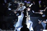 组图：泰勒-斯威夫特劲歌热舞 变装惊艳