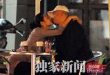 组图：张雨绮王全安街头热吻 早前车内哭泣照曝光