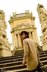 组图：乔任梁推出唯美大片 变身忧郁王子