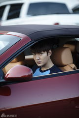 组图：《继承者》开机 李敏镐显上流继承者威严