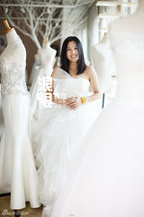 独家：何洁浪漫婚照曝光 赫子铭亲掌镜系拉链