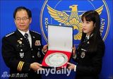 组图：IU被任命为学校暴力防治大使及名誉警察