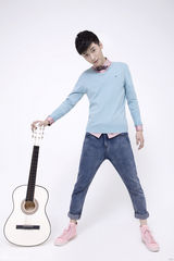 组图：王博文最新写真曝光 小清新风来袭