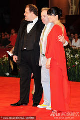 组图：《黑马》首映 布莱尔带初生儿子走红毯