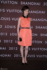 组图：孙俪橘色短裙甜美亮相某奢侈品牌时尚之夜