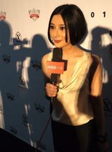 组图：熊乃瑾出席时尚秀场 呼吁禁用动物皮毛 