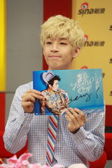 高清图：SJM Henry做客聊新辑自曝潜水粉丝网站