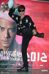 组图：郭富城个唱变型金刚舞台华丽震撼