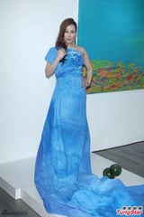 组图：温岚献身当画布 人体彩绘助弱势儿童