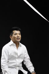 组图：孙淳气质写真曝光 熟男风采绽放完美笑容