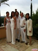 组图：周汶锜法国古城大婚 妹妹周丽淇相伴