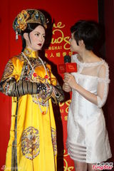 组图：孙俪出席甄嬛蜡像揭幕 栩栩如生赞不绝口