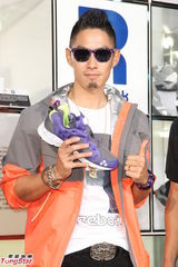 组图：吴建豪变身设计师 将为自己设计婚戒