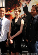 组图：诺兰留名星光大道 《蝙蝠侠》剧组助阵