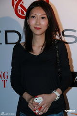 高清组图：蒙嘉慧怒对偷拍者 直言艺人很可怜 