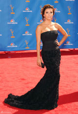 高清组图：伊娃-朗格利亚和老公红毯亲吻秀恩爱