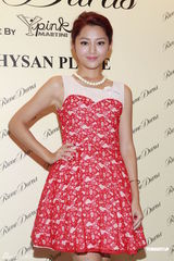 组图：乐基儿默认收黎明游艇 阿SA不会考虑移民