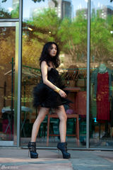 组图：姚晨撞色街拍绚烂秋冬  街头时尚感十足