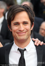 幻灯图集：西班牙影星盖尔-加西亚红毯展阳光笑容