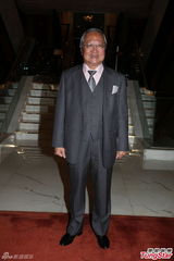 组图：钟景辉热爱演艺不退休 古明华获万元金牌