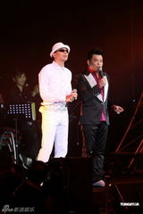 组图：蔡枫华演唱会完美收官 自言置之死地而后生