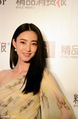 组图：王丽坤获最佳风尚女演员 优雅飘逸